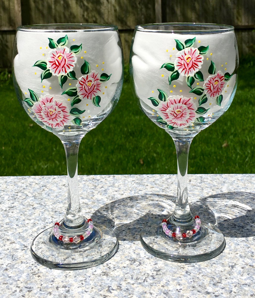 ipaintitpretty's tweet photo. Yummy gift for a June birthday https://t.co/WQP4enqRCf #junebirthdaygift #paintedglasses #juneweddinggift #junebirthflower #pinkroses https://t.co/CivT7lg7Af
