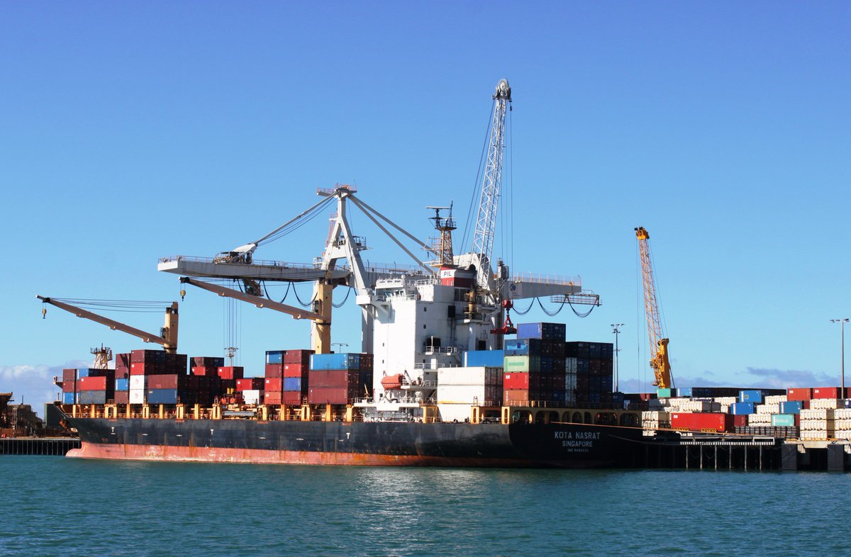 Media Release: Solar farm project cargo flowing through Port of #Townsville tinyurl.com/ycu5tlak        #solar #renewables #portoftheyear