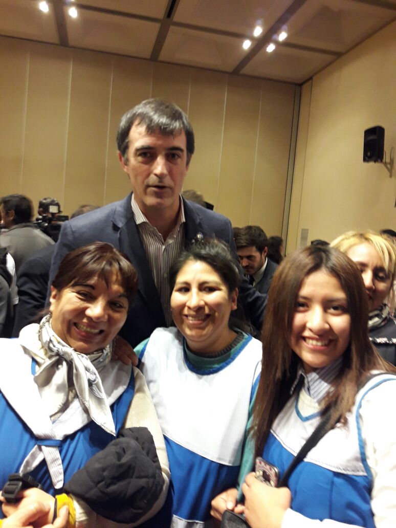 MarceSardina's tweet photo. Experiencia Aprendizaje @ArtycomCai  presente @aniberruezo @artydance23  @SilviaTilca @macabarrios21 @gonza_merce @glo https://t.co/j7mB0y6URb