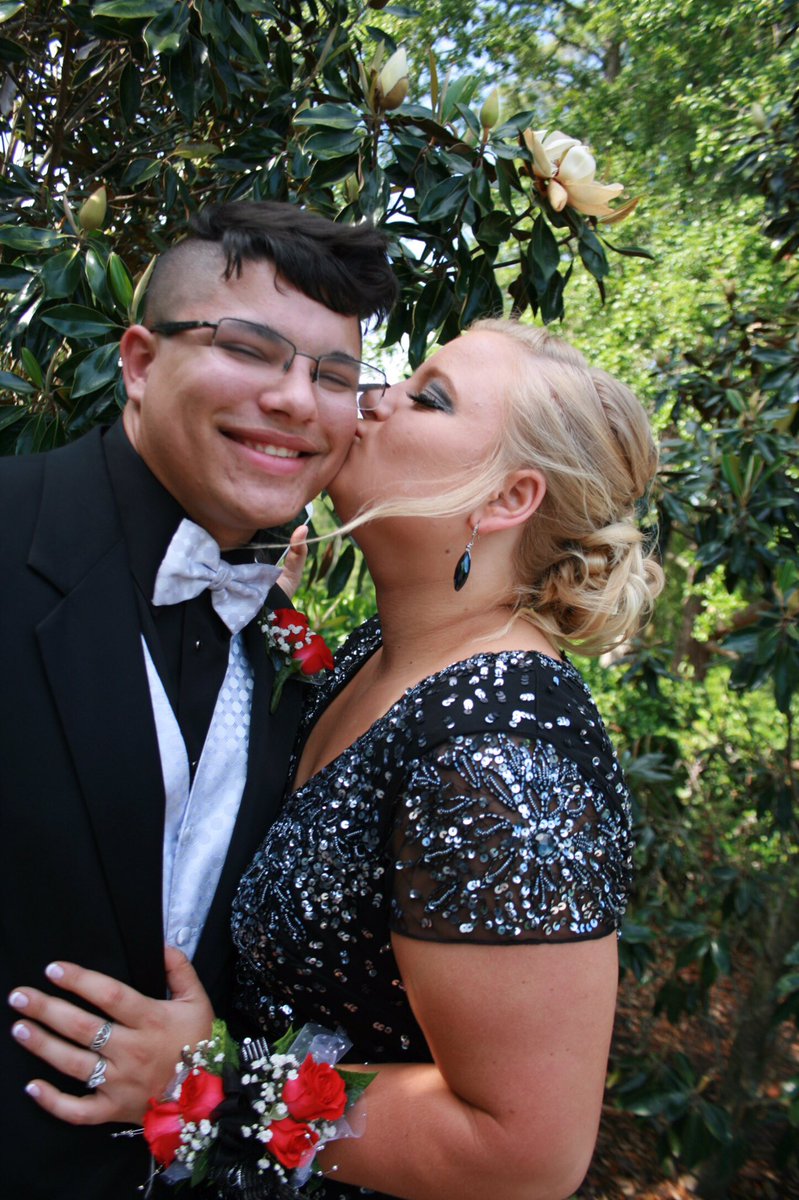 GillisBryce's tweet photo. tb to prom bc i love this girl with my whole heart💛👑 https://t.co/Z7I3a9HGVM