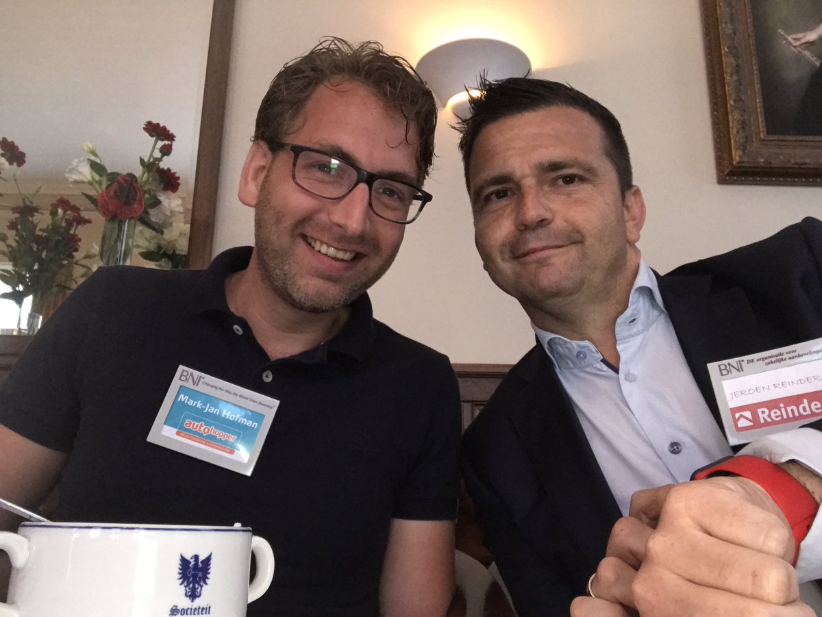 Jeroen_Reinders's tweet photo. Samen aan het netwerken hier bij het @BNI_Vivaldi #netwerkontbijt #bni hier in de @SocieteitA fijn dat je er weer bent @MarkJanHofman https://t.co/9zEoQJ7KEi