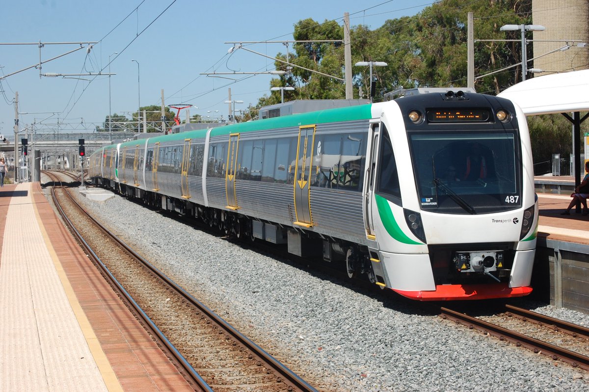 modelrailwa1's tweet photo. Transperth train stopping @ Showgrounds station for model rail event this long weekend@ Claremont Showgrounds/June 3-5. #modelrailexhibition https://t.co/EMojjLgaV7