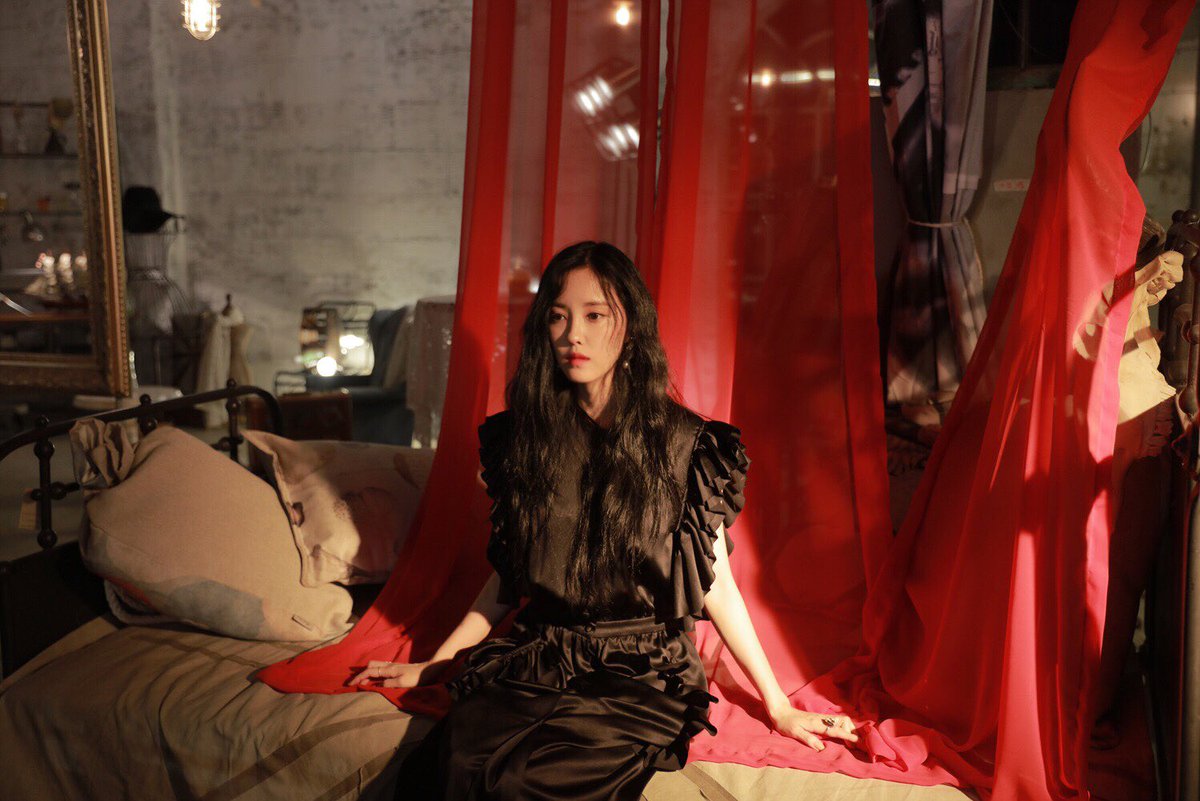 Thaiaraclub's tweet photo. Hyomin - What's My Name ? Photo jacket album #티아라 #내이름은 #WhatsMyName 👑 https://t.co/NGXtF7SIcq