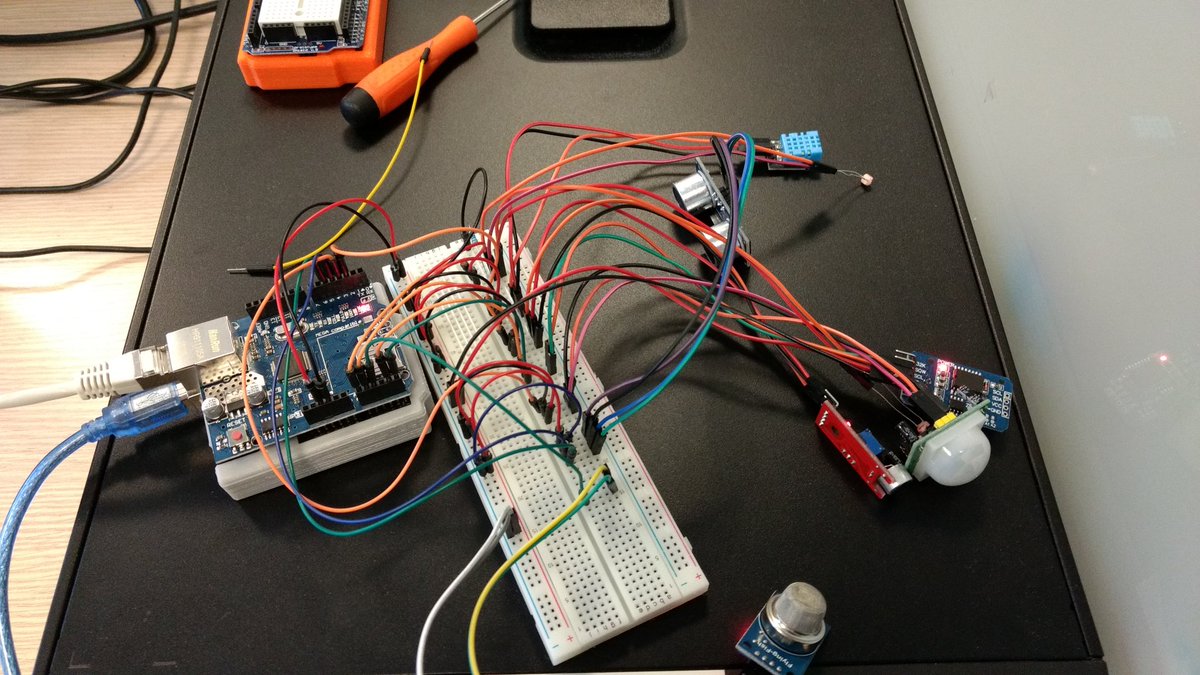 ponceto91's tweet photo. Projet d'IoT à plein régime ... #CAPFI #IOT #WeShareMoreThanIT https://t.co/vBgdJs8QKc