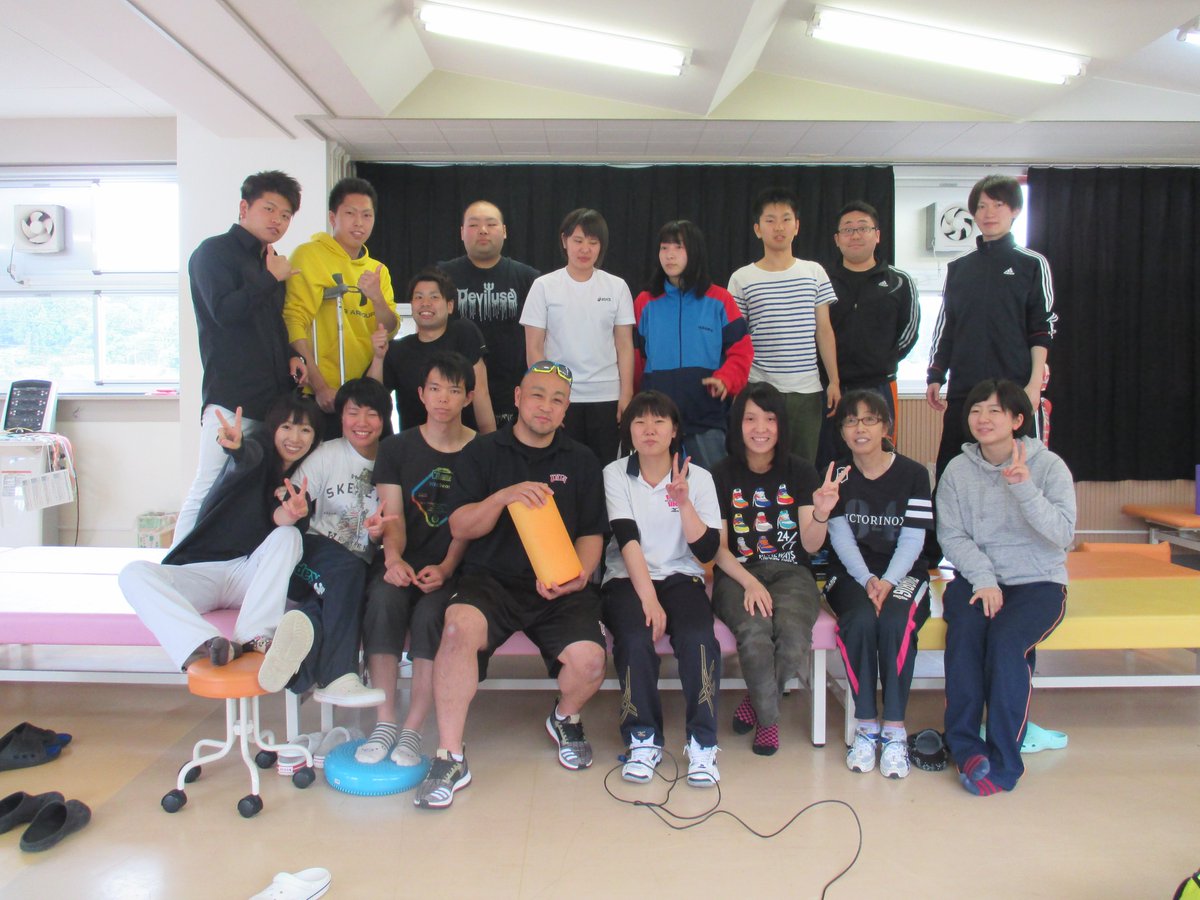 国際医療福祉専門学校一関校 理学療法学科 岩手県紫波町でコンディショニングセンターｈｏｕｓｅを開業している日本体協公認のアスレチックトレーナー ａｔ の佐々木健次先生に 定期的に特別講義をしていただいています 今日の授業の最後には 集合写真