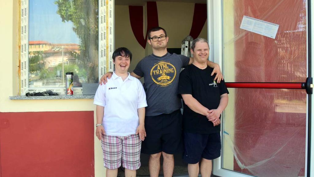 StampaBiella's tweet photo. A Lessona debutta la prima enoteca “speciale” della Serra gestita da sei ragazzi con disabilità  https://t.co/yJdtq1vrIM @LaStampa https://t.co/OTrcLqgOeJ