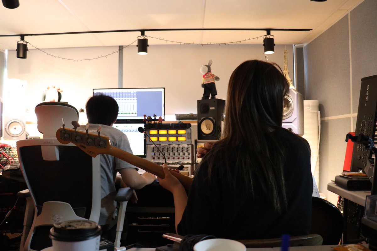 A_FUZZ_'s tweet photo. 오늘은 창동 플랫폼에 여름 싱글 곡 녹음을 하러 왔습니다. 날씨도 좋고.. 왠지 녹음이 잘 될것만 같은 느낌이네요. :) 7월초에 공개될 예정이니 많은 관심 부탁드려요!
#afuzz #a_fuzz #에이퍼즈 #창동 #플랫폼창동61 https://t.co/E9v5vAr2sm