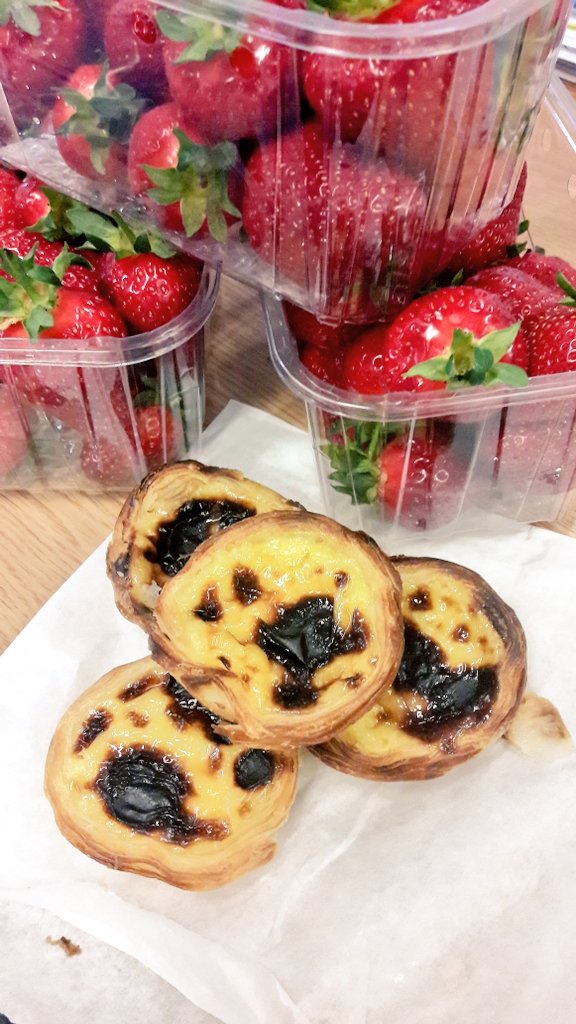 EmGibbon's tweet photo. Oh yeah! Friday @gloucsfarmmrkt treats! #tuga #portuguesecustardtarts and strawberries from @strawberrystop1 #Gloucester #WDYT #buylocal https://t.co/38KaKXZR8d