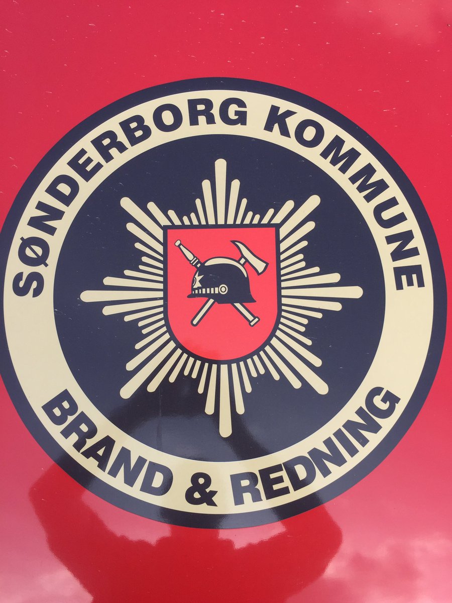 SdbBrandRedning's tweet photo. Station Sønderborg har lige været til bygningsbrand de viste sig at være ukrudts afbrænding rundt om en udestue Hurtig slukket minimal skade https://t.co/xCJfQBGu1a