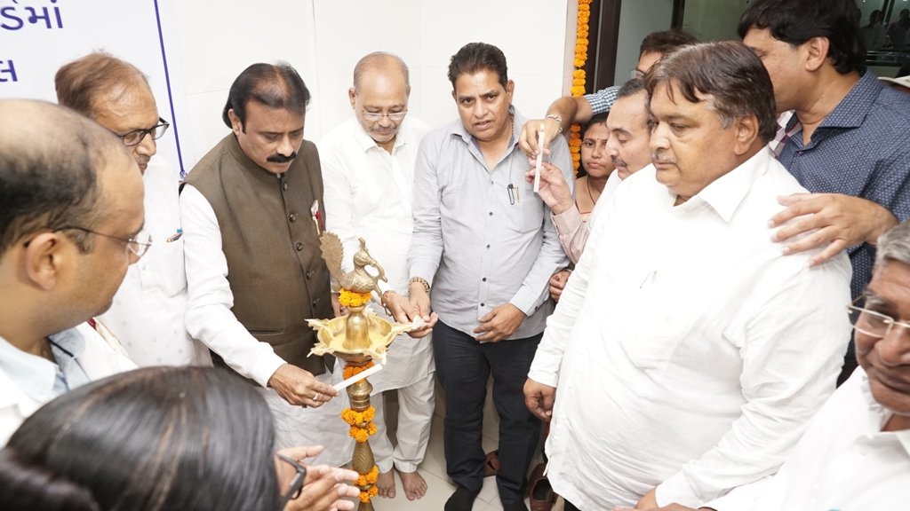 AmdavadAMC's tweet photo. શ્રીમતી શારદાબેન ચીમનલાલ લાલભાઈ હોસ્પિટલ ખાતે "એમ.આર.આઈ. સેન્ટર"નો શુભારંભ
#Health #AMC #Ahmedabad #Development #MRICenter https://t.co/7Zp2UxIved