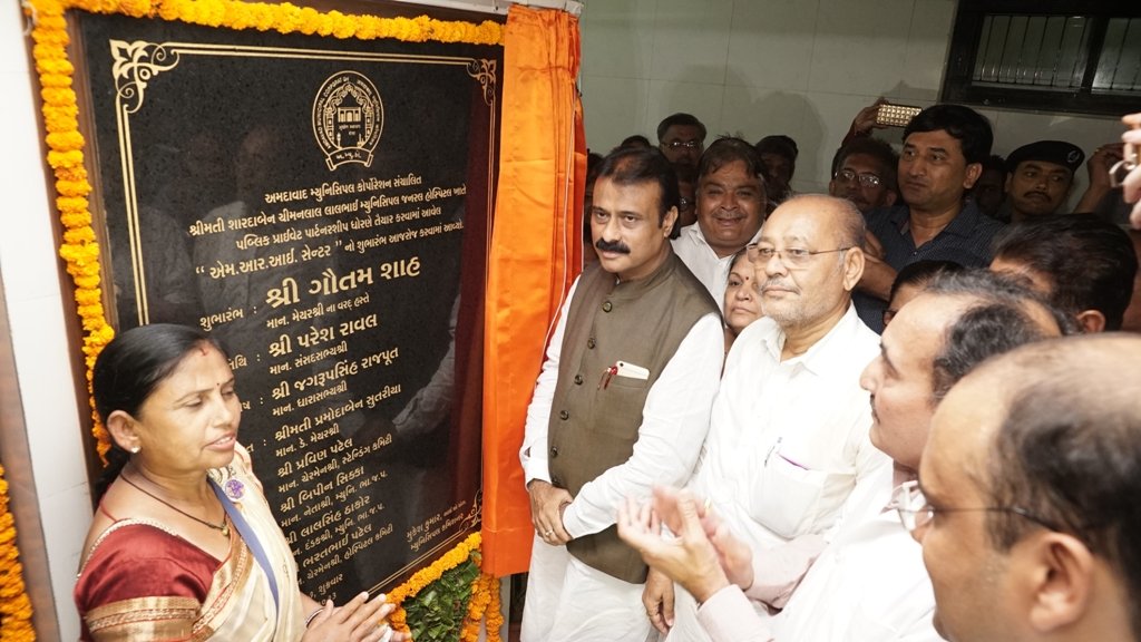 AmdavadAMC's tweet photo. શ્રીમતી શારદાબેન ચીમનલાલ લાલભાઈ હોસ્પિટલ ખાતે "એમ.આર.આઈ. સેન્ટર"નો શુભારંભ
#Health #AMC #Ahmedabad #Development #MRICenter https://t.co/7Zp2UxIved