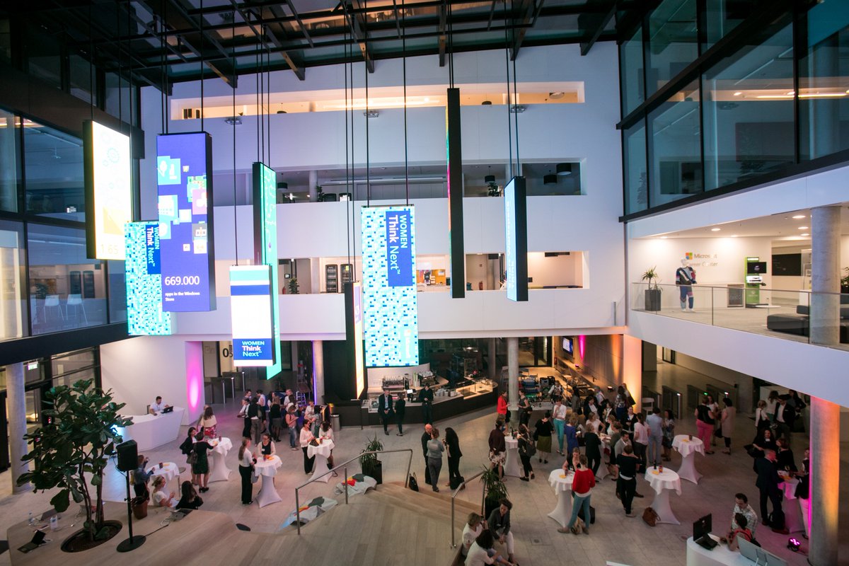 MarenM__'s tweet photo. Kleiner (Video)Rückblick auf einen tollen #WomenThinkNext Abend im #OfficemitWindows. Danke an alle, die da waren! https://t.co/5VCaX3IQ6Q https://t.co/tpXByz8SeM