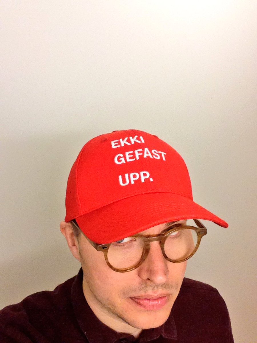 Ég á nokkrar svona ef einhver hefur áhuga. Gef 2 sem RT húfu. Annars bara DM