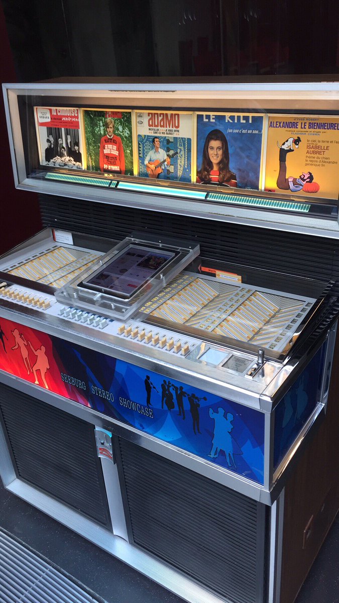 AdeleHumbert's tweet photo. #Beatles mania Γ l'Agora de la Maison de la Radio #jukeboxing @radiofrance for #SgtPepperweek with @sibmoc https://t.co/zVGrRlvthI
