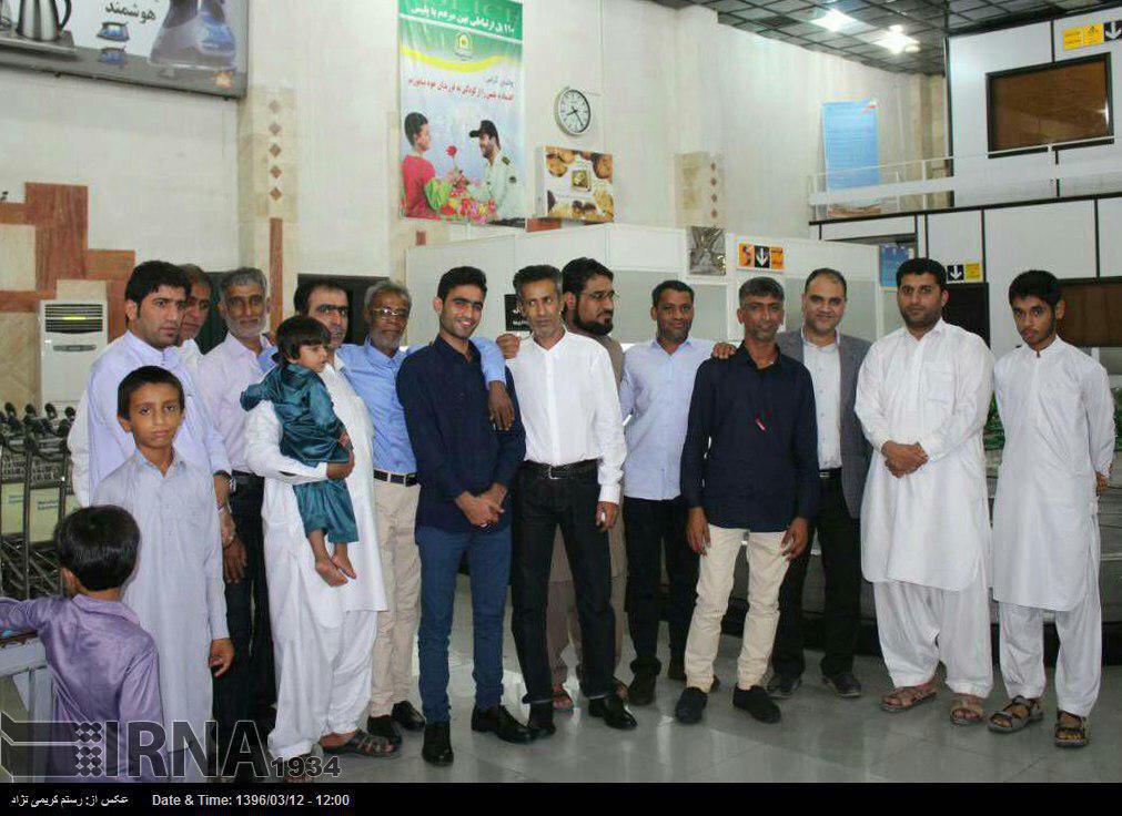MehdShakeri's tweet photo. شش ملوان ایرانی نجات یافته، پس از 3 ماه به آغوش خانواده بازگشتند https://t.co/zMajW5ifKM