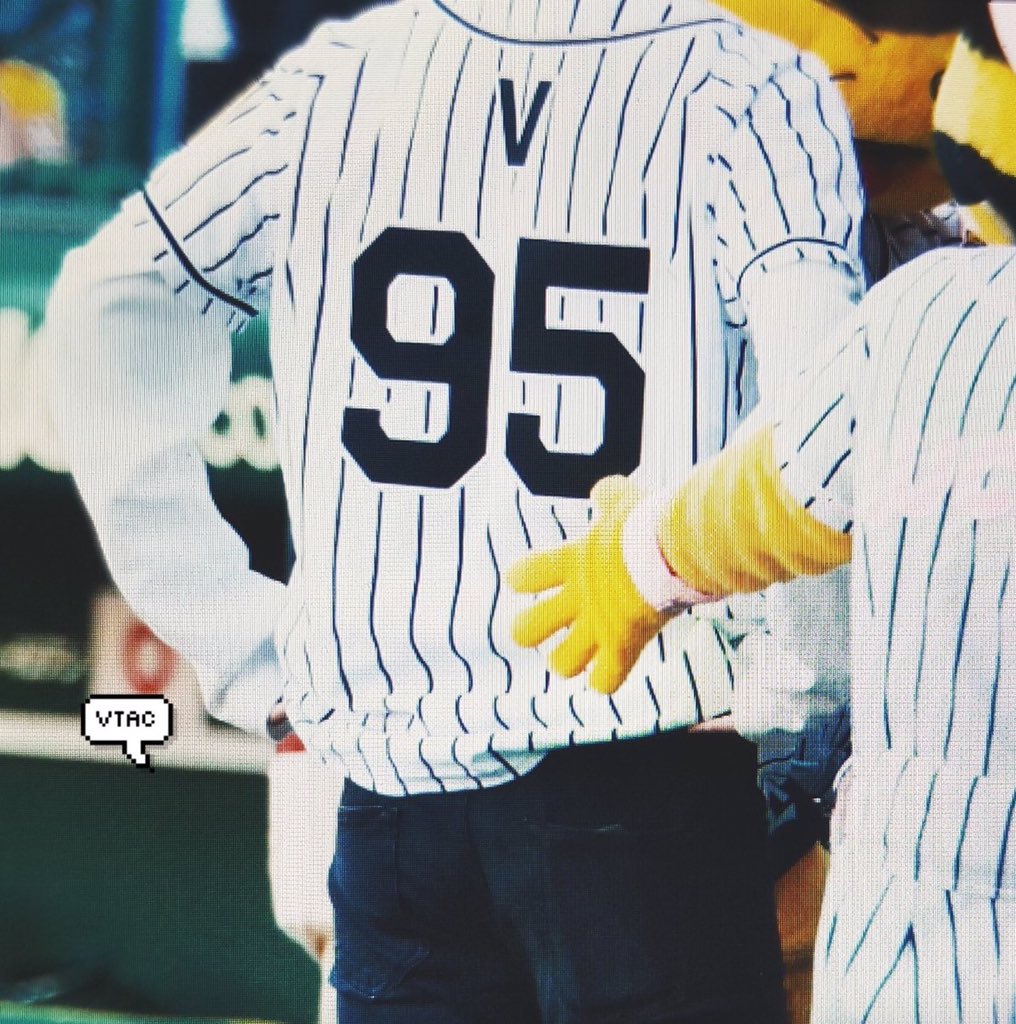 V dengan jersey nomor 95