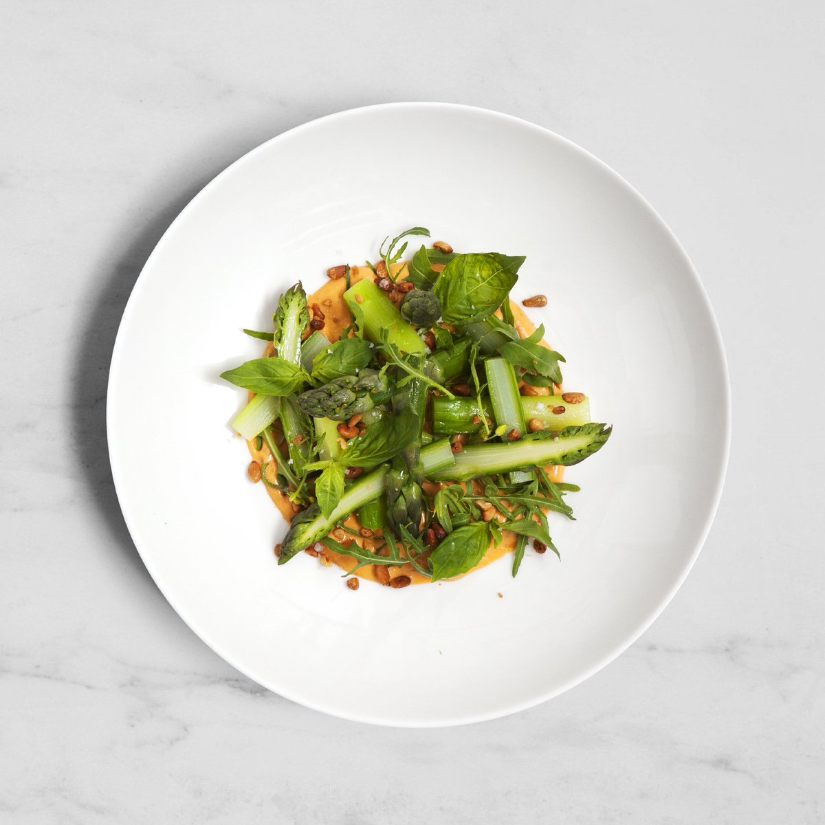 La collection Printemps/Été de #ChaudChaudChaud : l'association asperges, tomates et basilic. chaudchaudchaud.com