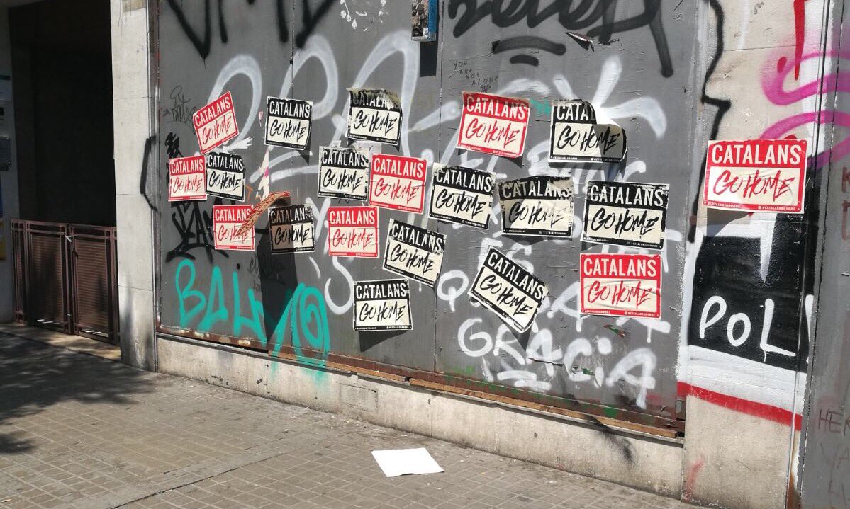 CatalansGoHome's tweet photo. Así ha amanecido hoy el barrio de Gracia. @beteve @diariARA @8aldia #catalansgohome #crisishabitacional https://t.co/fdkaNIU3EY