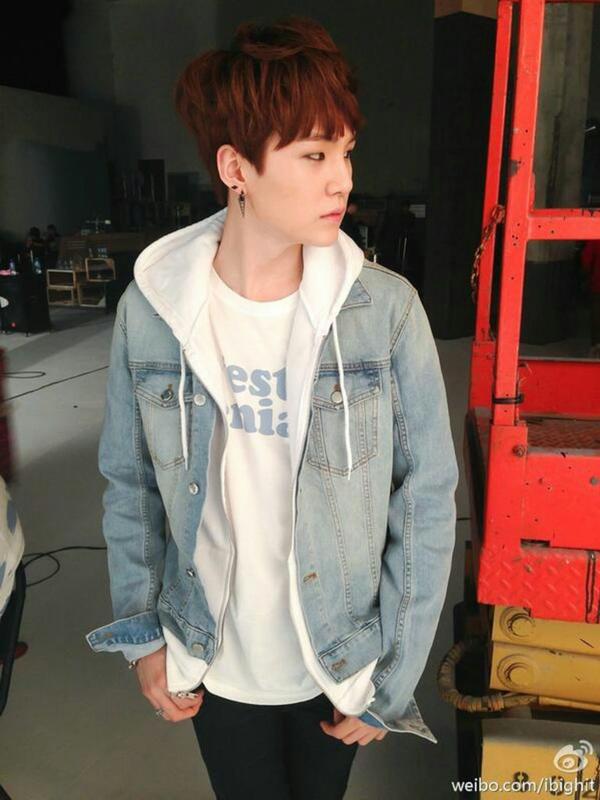 yoonjinshitter's tweet photo. petition for yoongi to do his #민데일리 #MinDaily https://t.co/D4QJe93dB7