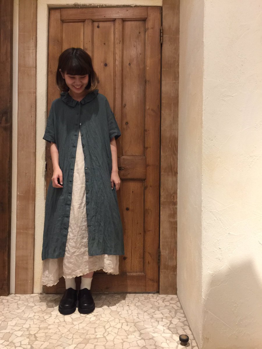 O Xrhsths Nestrobe Fukuoka Sto Twitter 先ほどブログでご紹介したブラウス こちらは同生地でワンピースもご用意しております 前開きで前後2way 着回しし易い形が魅力的 ポイントのフリルカラーがとっても可愛い一枚です ぜひ店頭で実際にご覧下さいね ネスト