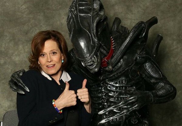 lqeterniasllevo's tweet photo. Vamos a llevarnos bien que estamos a viernes! Recordad nuestro especial saga #alien #alienopening #AlienDay https://t.co/q6JlUWE3jN https://t.co/IKmqBAZ7oq