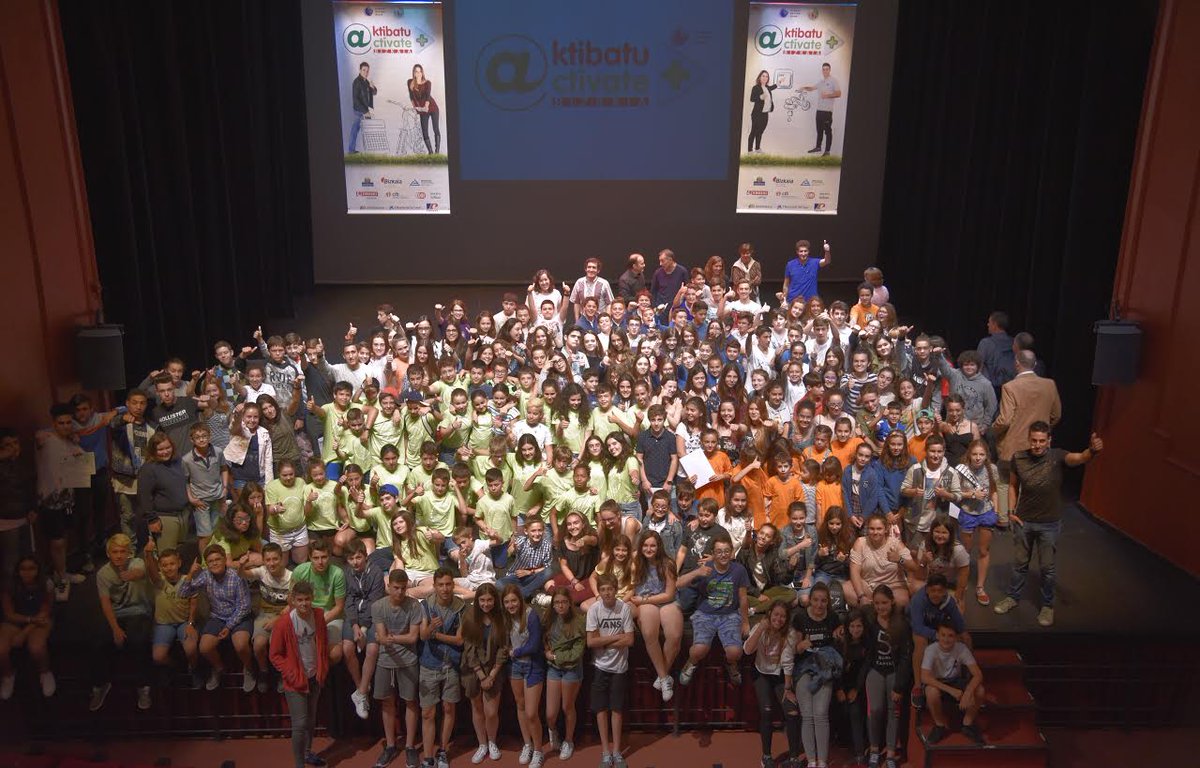 infobarakaldo's tweet photo. Aktibatu+ programan parte hartu duten #Ezkerralde, #Meatzalde ta #Enkarterri-ko ikasleek lanaren aitorpena jaso dute👉https://t.co/15cXmZrbPe https://t.co/WmMs8PQ5VI
