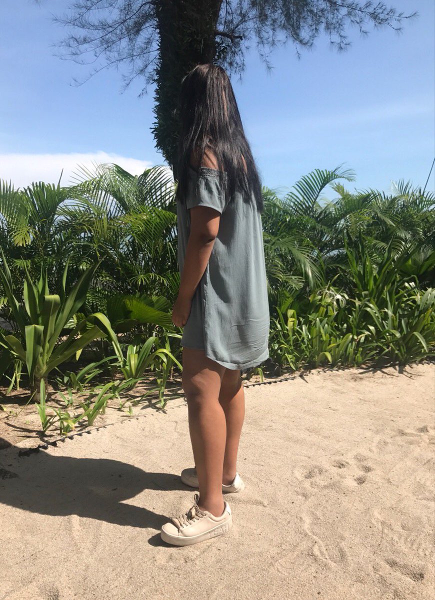 priyankachopfan's tweet photo. RT priyankachopras: #ISupportPC #ClothesDontDefineUs #LegsForDays priyankachopra TeamPriyanka https://t.co/ecDV2Z7dWF