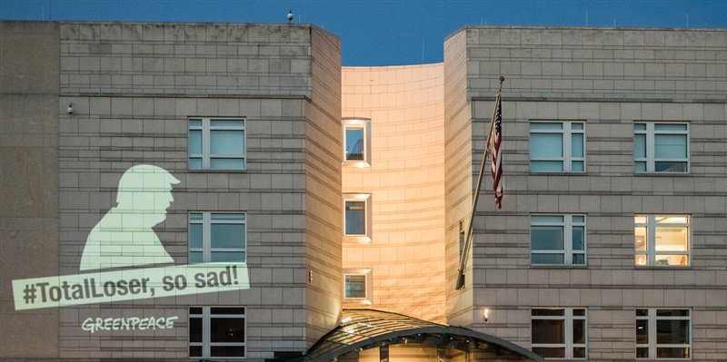 smalmgre's tweet photo. So sad, what a #TotalLoser @realDonaldTrump Projection on the #US Embassy in Berlin by #Greenpeace https://t.co/dVH5UH60pR
