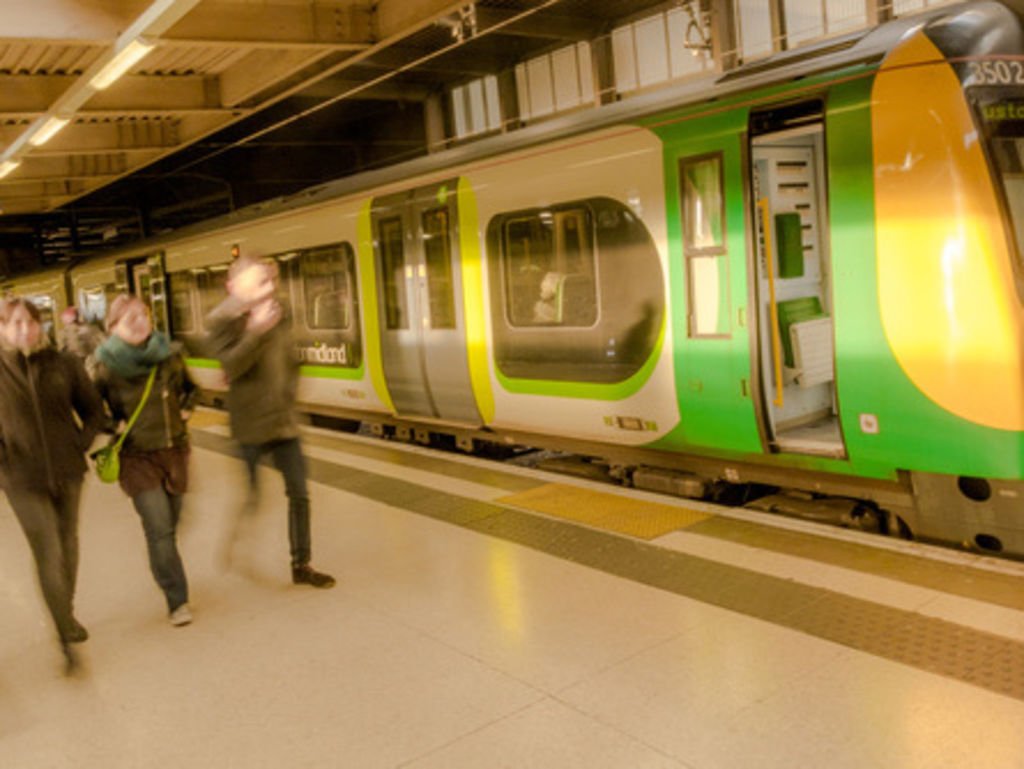 Zevillage's tweet photo. Passer + de 30 minutes dans les transports réduirait la #productivité au travail https://t.co/jFnD9KmrDg Vive le #télétravail https://t.co/21usXShBL9