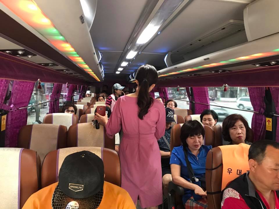 2017년 6월의 시작일인 1일! 여기는 성남동 상인대학 입학생분들이 현장탐방 출발현장입니다!아침일찍 즐거운마음으로 현장탐방을 참가하기위해 나오셨네요 !!