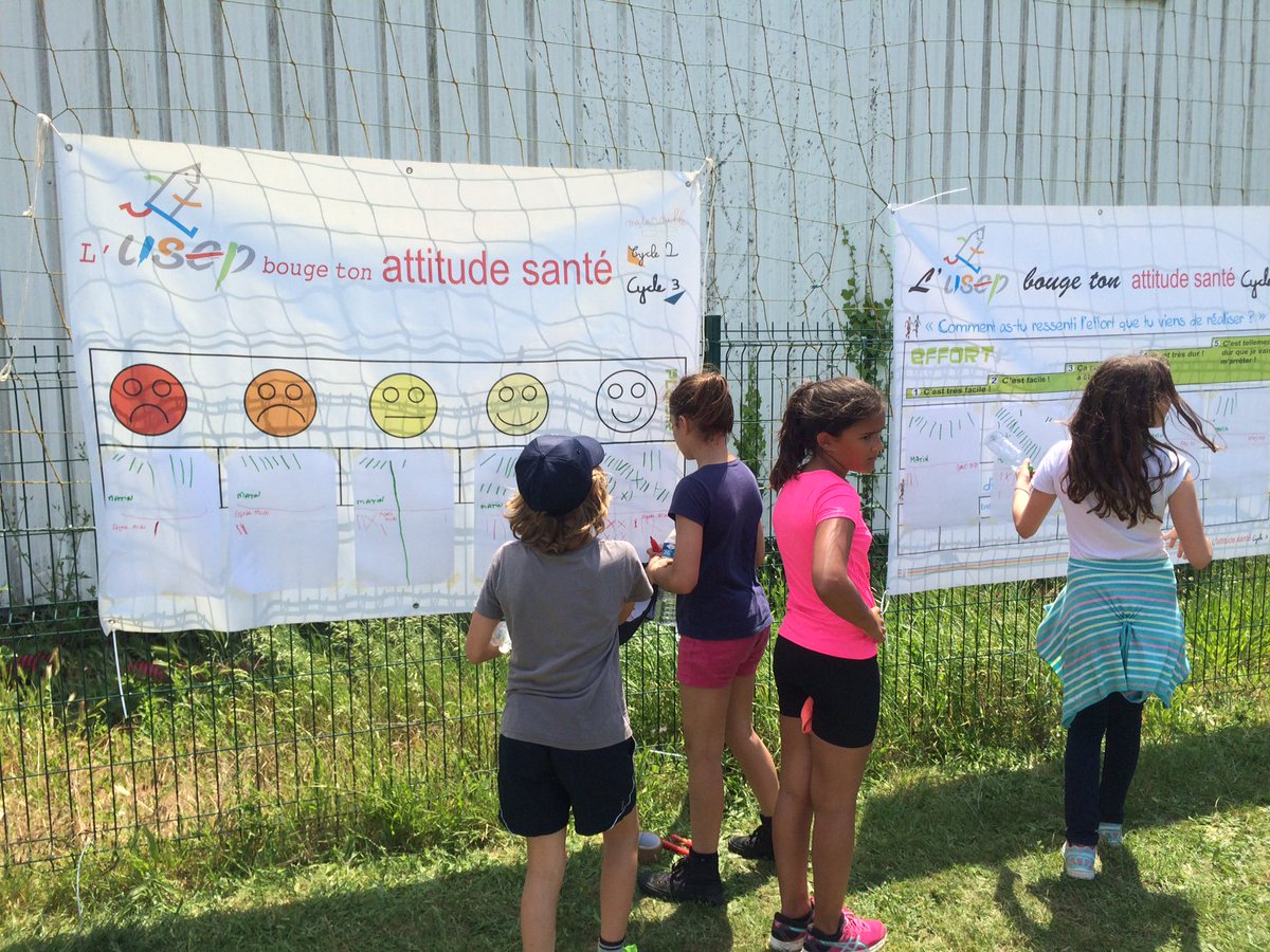 DSDEN17's tweet photo. Les rencontres scolaires balle ovale prennent en compte les émotions et un arbitrage par la section sportive de Guiton #staderochelais #usep https://t.co/itfU4aqoWn