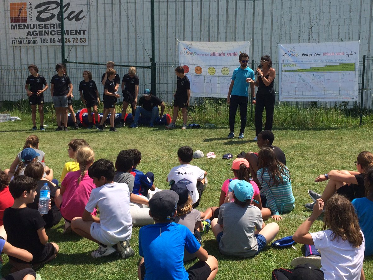 DSDEN17's tweet photo. Les rencontres scolaires balle ovale prennent en compte les émotions et un arbitrage par la section sportive de Guiton #staderochelais #usep https://t.co/itfU4aqoWn