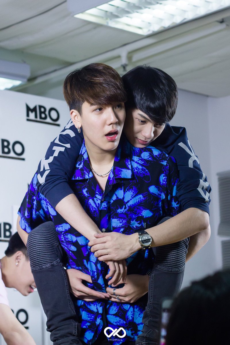 PpeemPals's tweet photo. 27.05.17 —มันก็ดูจะสบายๆหน่อย อิ #mbofanmeet #MBOOfficial @peeempmp @mmewwt https://t.co/aZY1T6LdFb