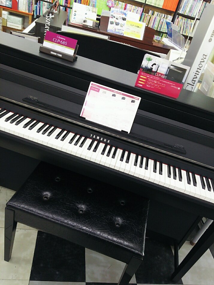 sagamigakki's tweet photo. #CLP635、#CLP685 一緒に #展示 中なう。

（…に使ってはいただけないですが）

#試弾 しにきていいよ。

（ぜひ、お気軽にどうぞ～☺️）

【展示場所】相模楽器㈱ 南林間店（小田急江ノ島線 #南林間 駅 徒歩1分）https://t.co/MsT6tFb53J https://t.co/x8eYJeeqVe
