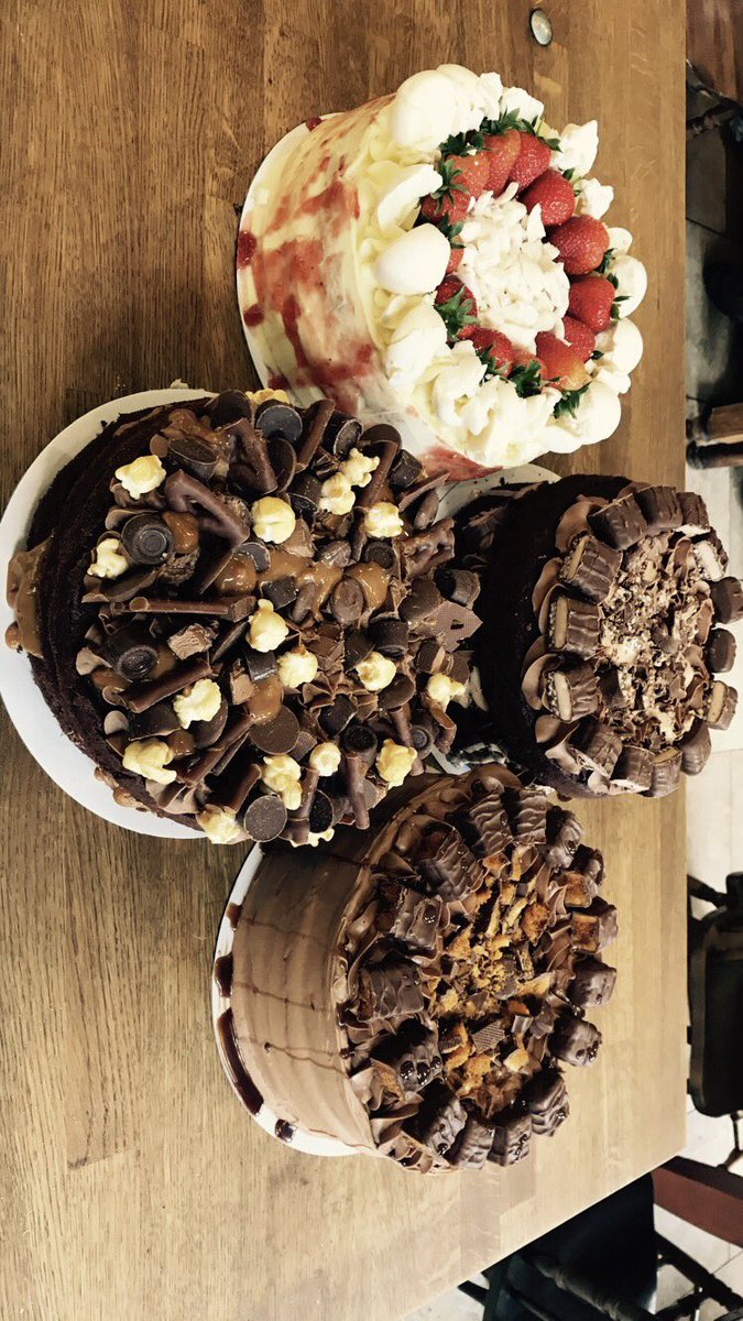 Did someone say #Cake?? 😍😍😍 thank god it's Friday and these are all calorie free on Fridays 😜🙈🙈#winkwink