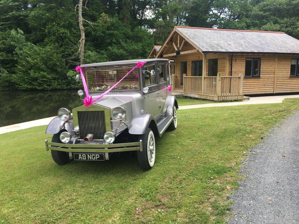 Perfectdaycar's tweet photo. Our Imperial at @CanadaLakeLodge for our newly weds!! #weddingday #perfectday #weddingcar https://t.co/84hXk9AiX2