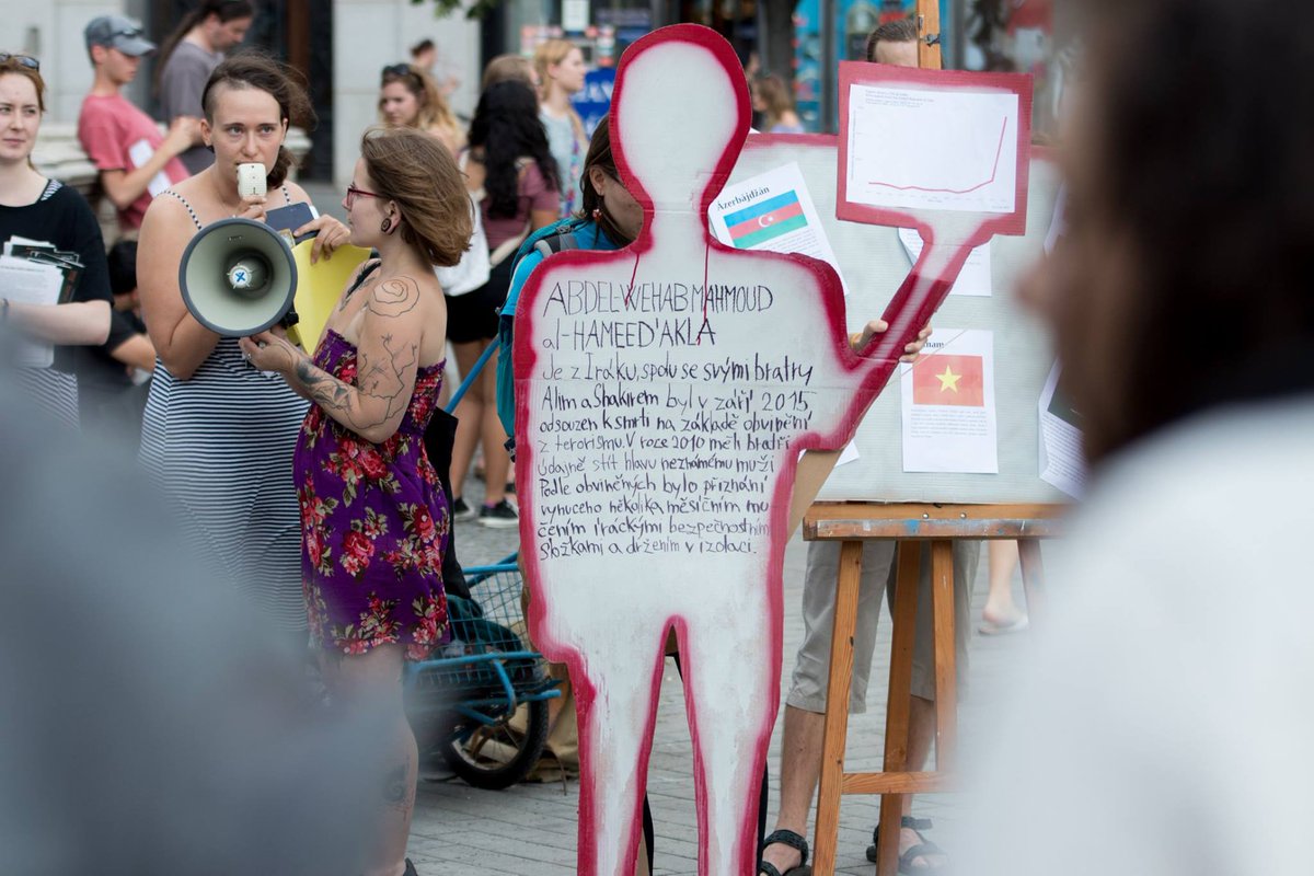 NESEHNUTI's tweet photo. Končí zbrojařský veletrh IDET. Přečtěte si článek z protestu #stopidet. Od 17h afterparty v Bajkazylu! https://t.co/WSye9Ymwaj @DReferendum https://t.co/3yymXFWIh5