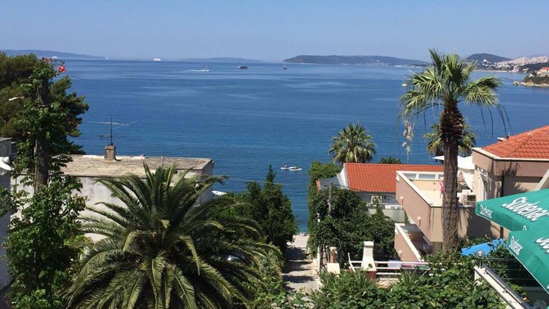 VacadaInfo's tweet photo. Supebly furnished aparthotel in #Podstrana with six apartments and awesome sea view: https://t.co/hzIJmNql0j #Split #Croatia https://t.co/LdGEfQijb3