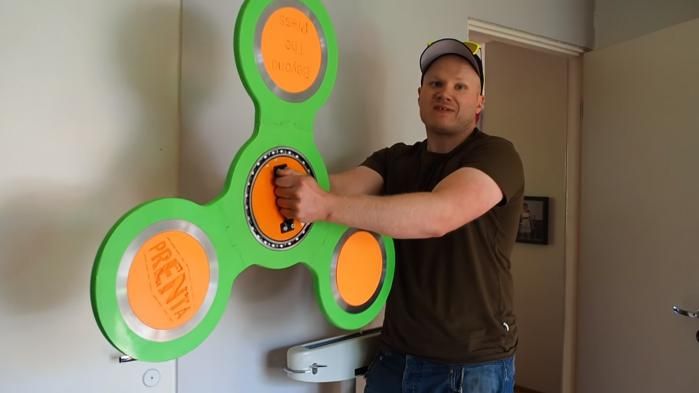 Imprimalia3D's tweet photo. Crea el mayor spinner manual del mundo con la ayuda de la impresión 3D https://t.co/mAYt4WwrKK #impresion3D #fidgetspinner https://t.co/wqIDLTciO5