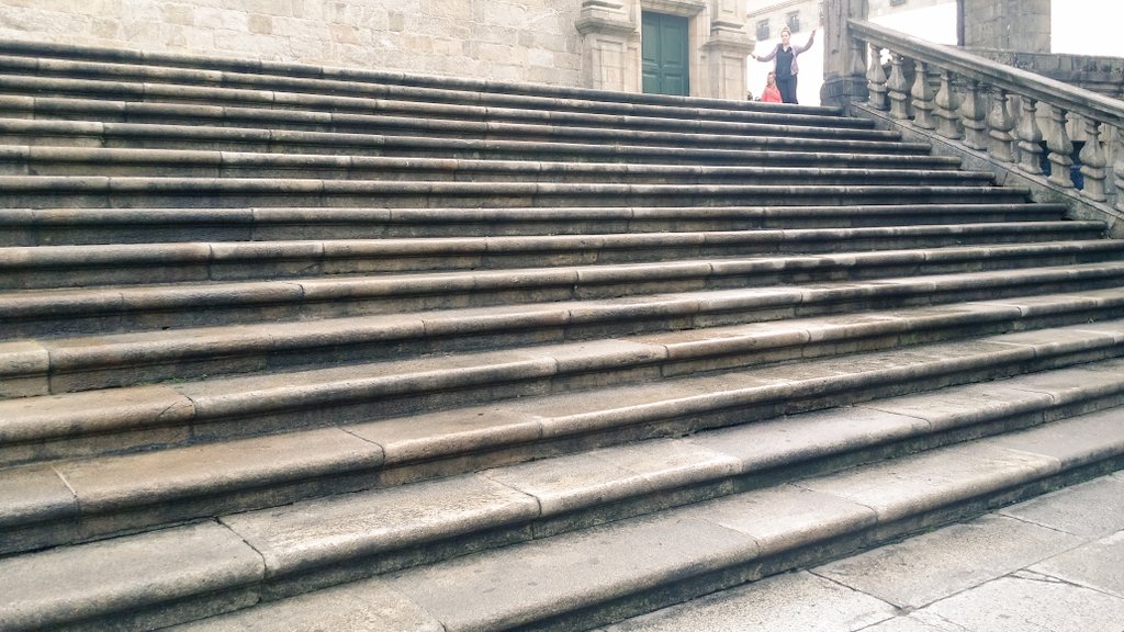 urbaserSantiago's tweet photo. Baldeo e limpeza nas zonas onde se producen mais aglomeracións de visitantes #limpiezaurbanacompostela #conpostela #caminodesantiago https://t.co/ciC8pwPUKF