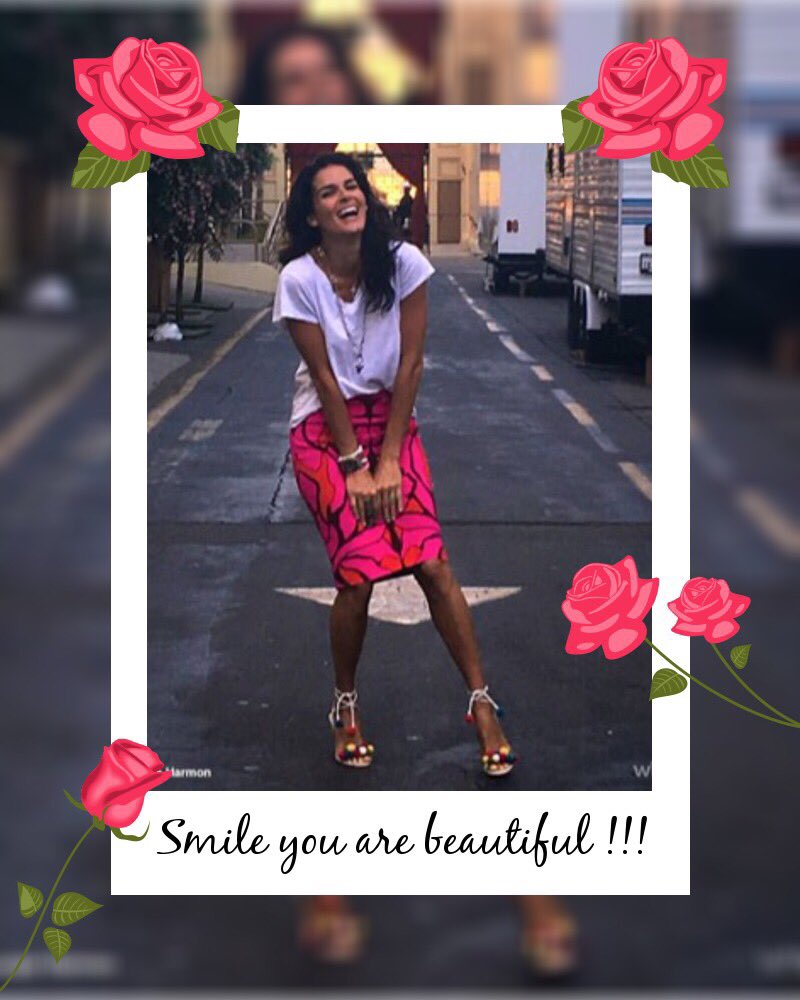 cocchis_silvia's tweet photo. #angiefriday #smile #laugh everyday the Summer is come @Angie_Harmon @TeamRandI_Ita @HollyAngel72 @innerbeauty26 @mlmiller1959 @LenaDalli 🌺🤗 https://t.co/AYukQhosgY