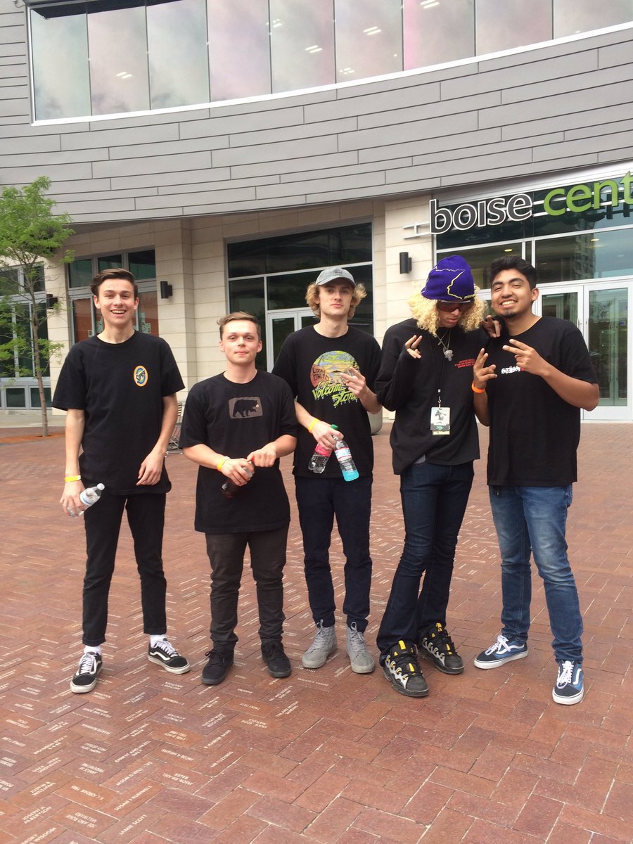 <a href="/corruptedray001/">RAYSCORRUPTEDMIND</a> and thx to @WHITETRASHTYLER for taking the picture 🤙🏼