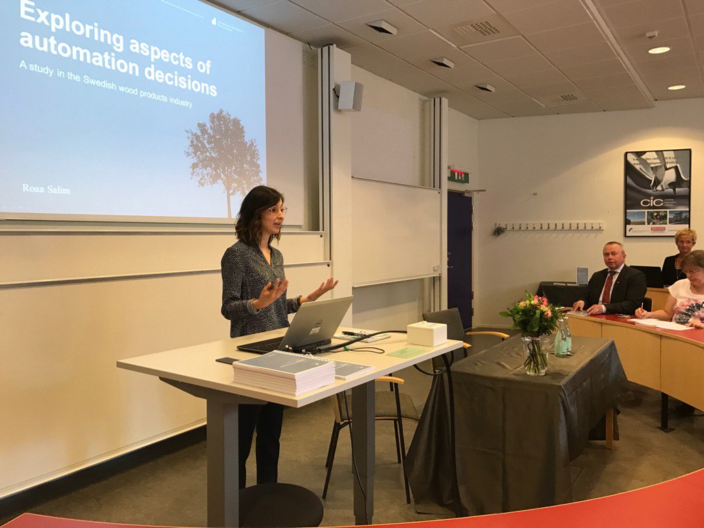 Malin_Lofving's tweet photo. Idag presenterar Roaa Salim sin lic om automationsbeslut i träindustrin #prowood #JU https://t.co/fuidyfudIy