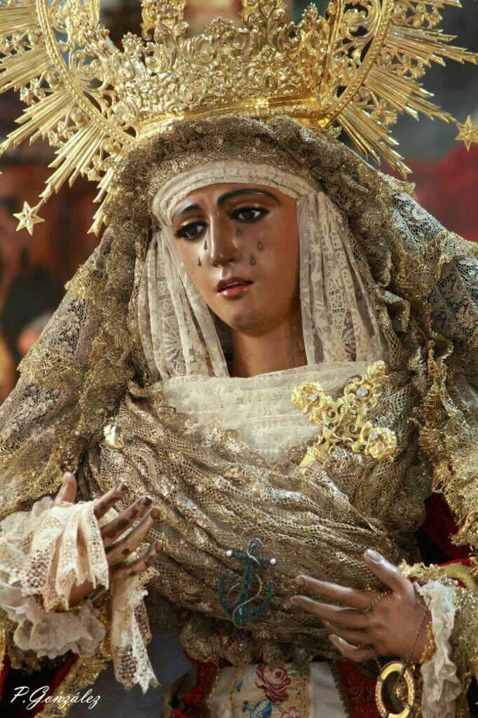 Felicidades, Madre. Hoy hace 33 años de tu coronación canónica, aunque siempre has sido y serás la reina de nuestras vidas.