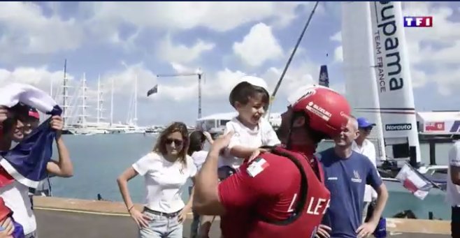 TeamFranceVoile's tweet photo. 👨‍👩‍👧‍👦 C'est la journée mondiale des parents ! L'occasion de s'intéresser aux familles derrière l'équipe 👉 https://t.co/M50Plv4rnW https://t.co/DjjiXfvMeA