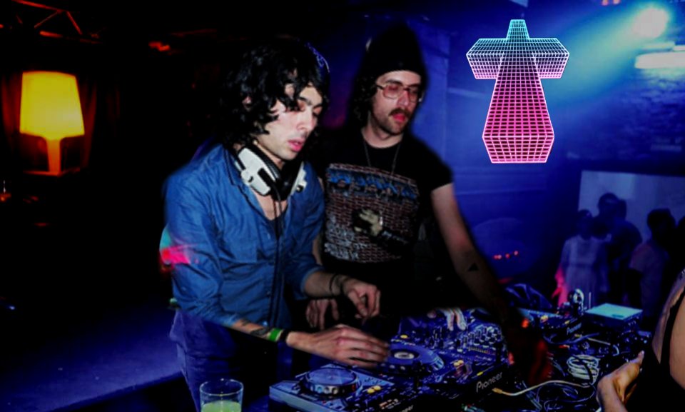 momolasarenas's tweet image. Probando cabina estos cracks para que tengamos todo ready para la MOMO CLUB REMEMBERING PARTY #phoenixdjs #phoenix #djs #music #party