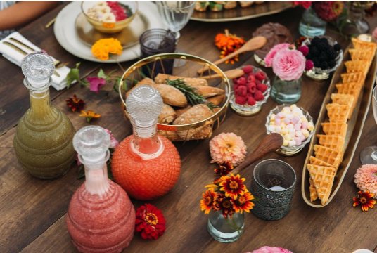 ¿Zumos naturales en la boda? 🍎🍊🍇🍍 ¡Vuestros invitados lo agradecerán! Imagen vía Ig <a href="/21demarzo_bcn/">21 de marzo</a>.