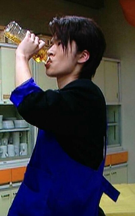 ゆーう すのクリエ6 2昼 Mc ペットボトルをお口に咥えてる時に吹き出しちゃう深澤くん ちゃんとモップでふきふきしてたよ それにしてもこの飲み方って飲むの難しくない こぼしやすくない でもかわいいからいい