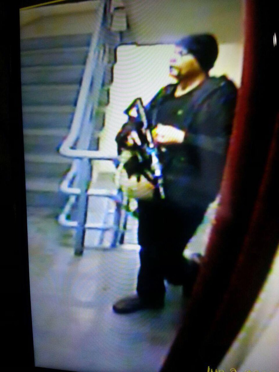 News5PH's tweet photo. LOOK: Kuha ng suspek sa pamamaril sa @rwmanila (CCTV image courtesy: Southern Police District) #ResortsWorldIncident | via @jeffcaparas https://t.co/AynLdoMZ9w
