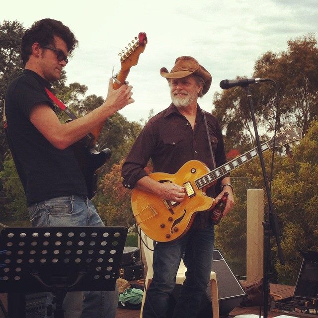 weepinwillows's tweet photo. We โค๏ธ #BillChambers, we โค๏ธ @CaravanMusic_au Club & we โค๏ธ GUITAR DUELS! Come see all 3 tomorrow when Andy joins Bill: https://t.co/mBJ5LTrij5 https://t.co/OxsxASF9bK
